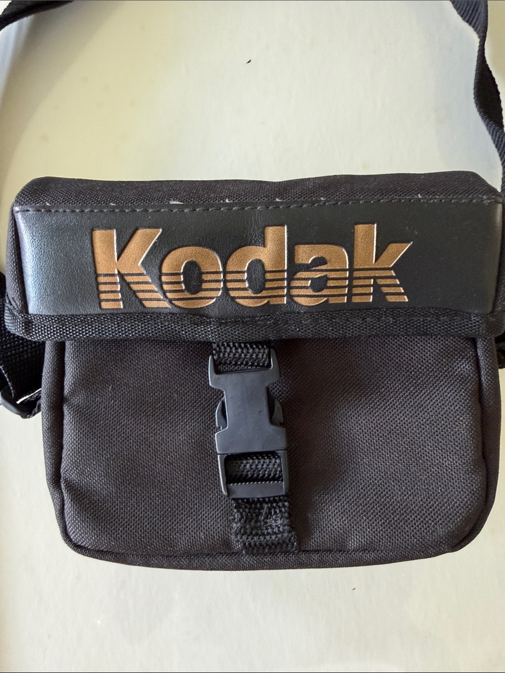 Kodak Vintage 1989 Black Camera Bag with Gold Logo - Picture 2 of 11